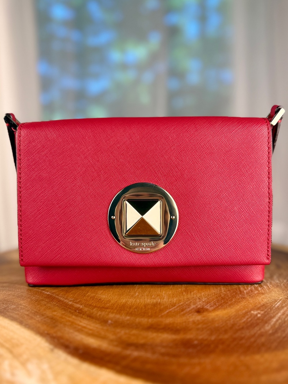 Kate Spade Red Saffiano Leather Crossbody Bag with Gold Turnlock EUC - Picture 4 of 15